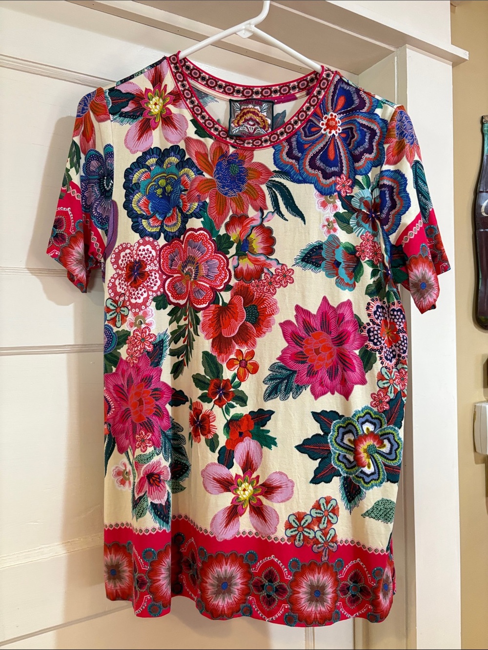 Johnny Was Large Bold Floral Short Sleeve Tee - Pink & Cream